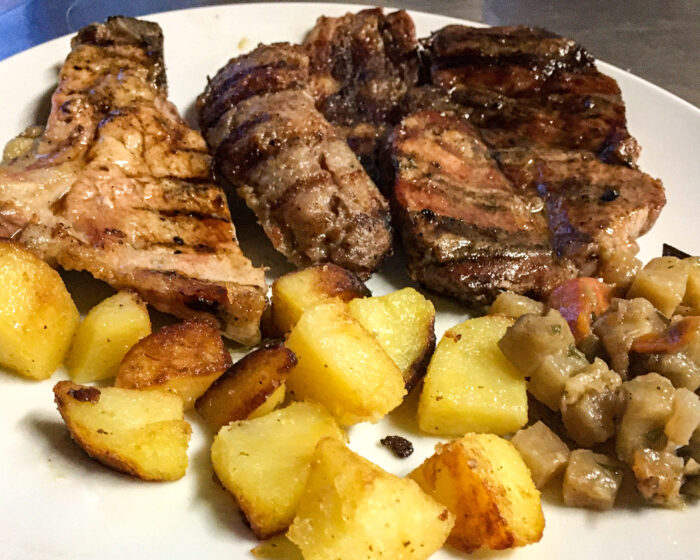 Carne mista all agriglia con patate al forno